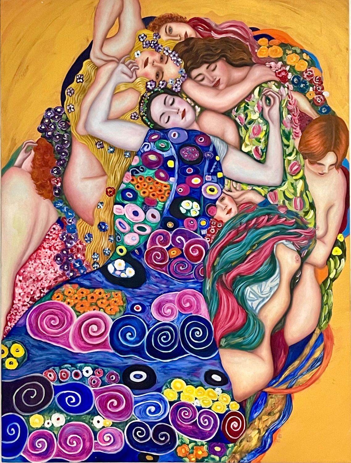 Grupo de mujeres dormidas entre telas de colores